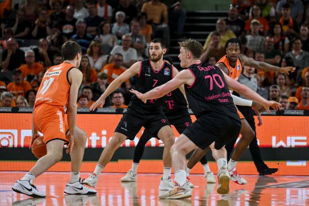 尤其引人注 尤其引人注